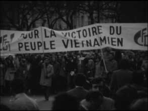 MANIFESTATION POUR LA PAIX AU VIETNAM LE 8 MAI 1971